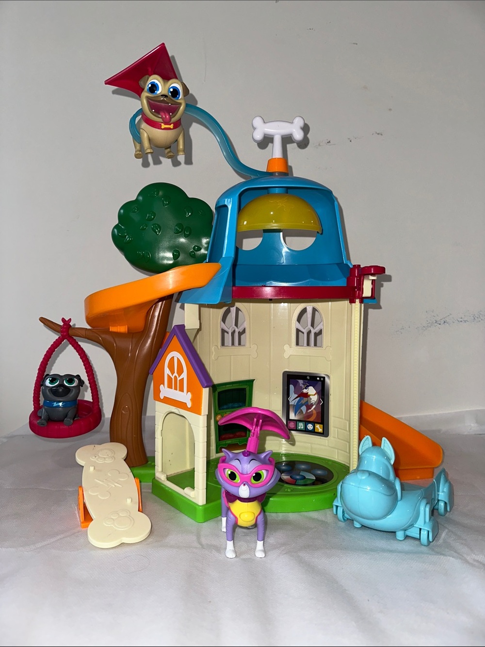 Disney Puppy Dog Pals DOGHOUSE Playset BINGO ROLLY Glider HISSY Pals on Mission